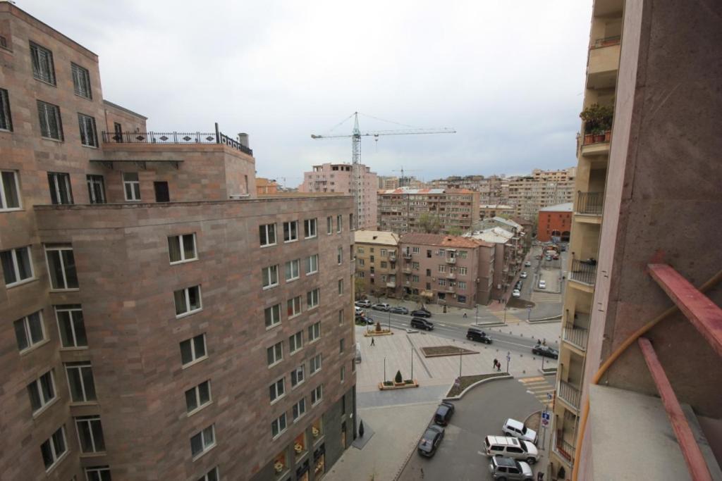 Rent Inn Yerevan On North Avenue ภายนอก รูปภาพ