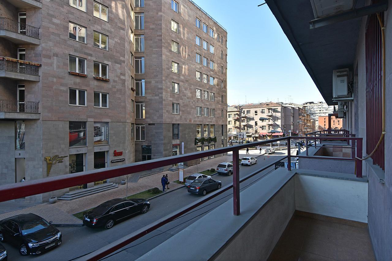 Rent Inn Yerevan On North Avenue ภายนอก รูปภาพ