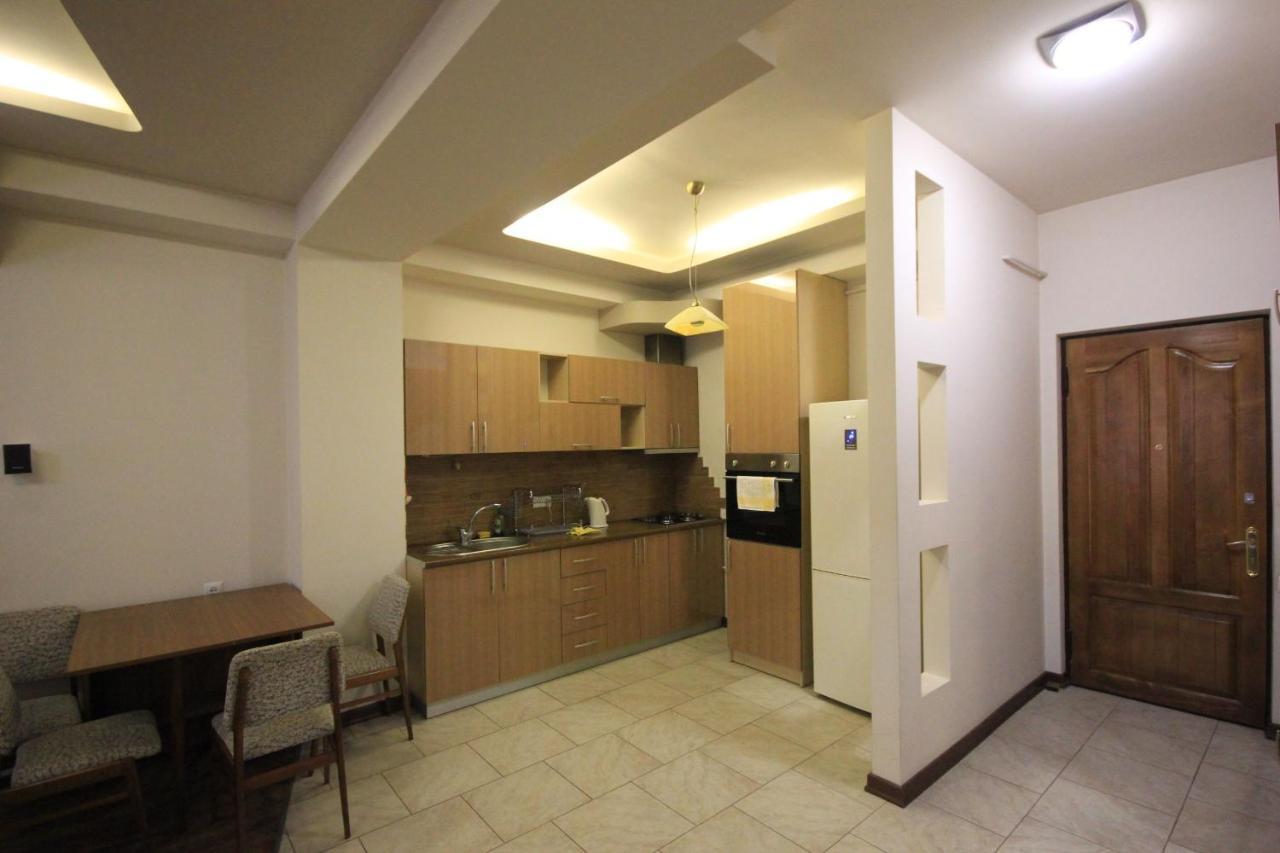 Rent Inn Yerevan On North Avenue ภายนอก รูปภาพ