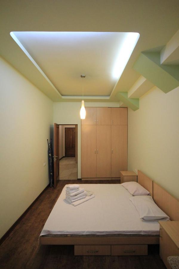 Rent Inn Yerevan On North Avenue ภายนอก รูปภาพ