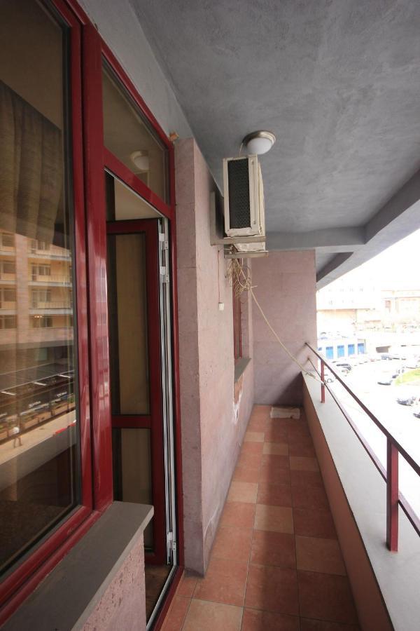 Rent Inn Yerevan On North Avenue ภายนอก รูปภาพ