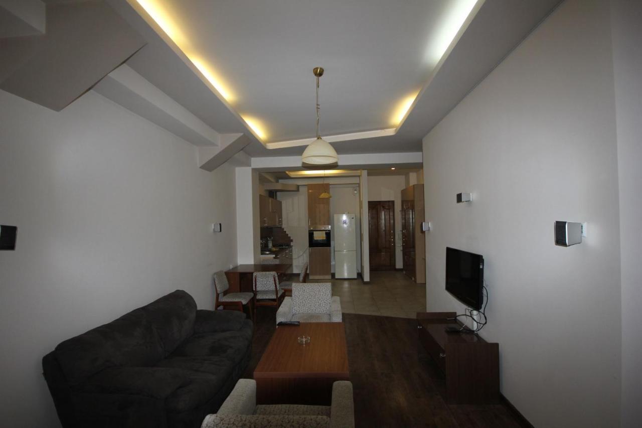 Rent Inn Yerevan On North Avenue ภายนอก รูปภาพ